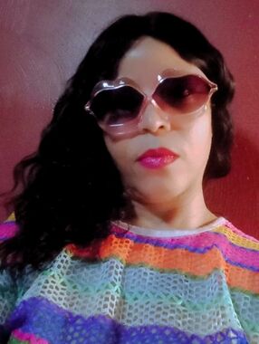 (NEW)! Cool! Unique! Cute! Pink Kiss Shades!